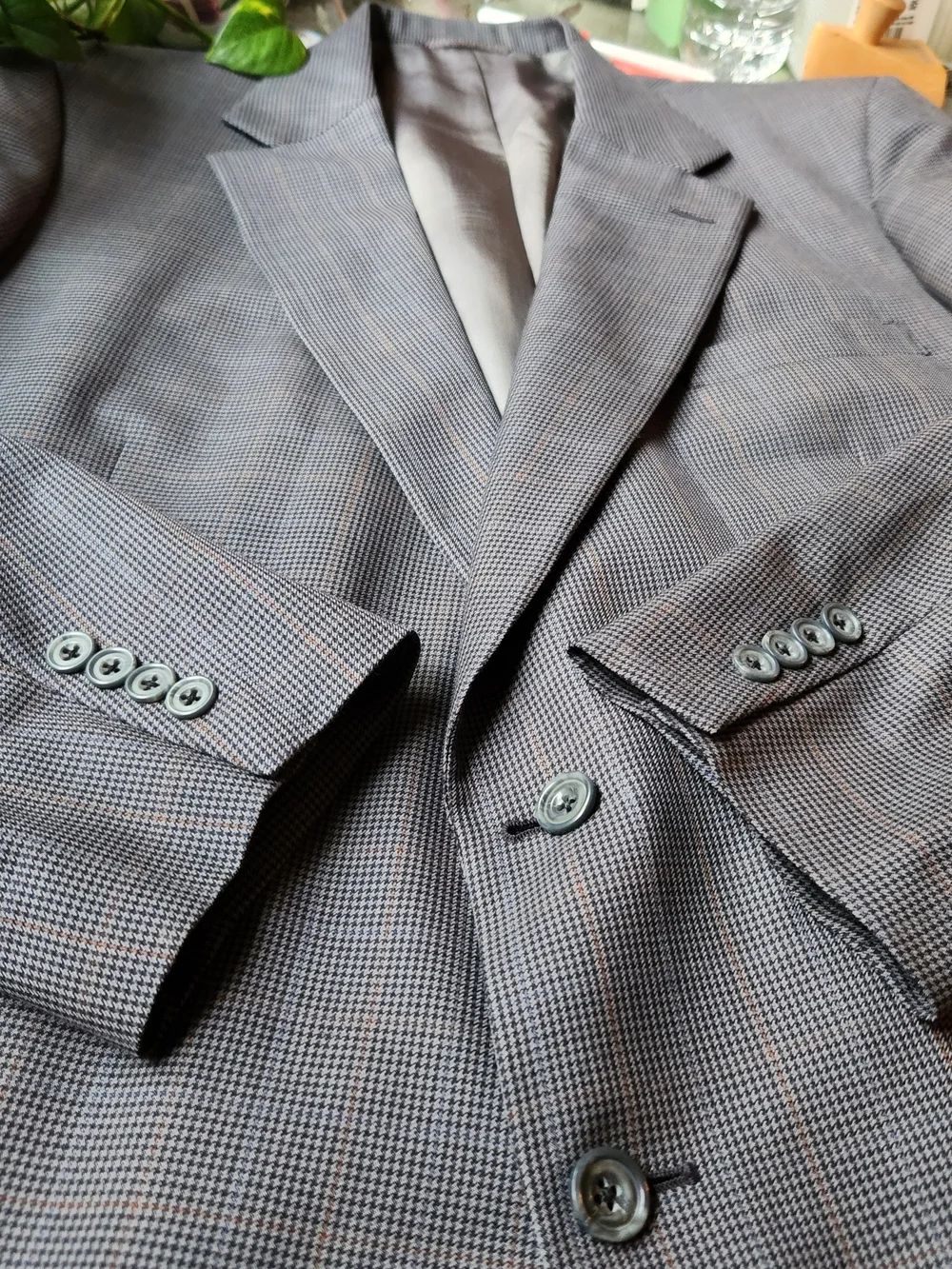 Tom James Custom Sport Coat 44R Gray Prince of Wales Plaid Blazer Horn Buttons